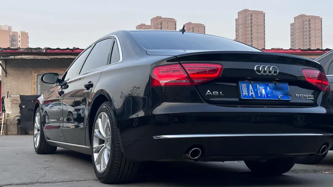 小伙100多万买宝马,小伙花了52万买了奥迪a8