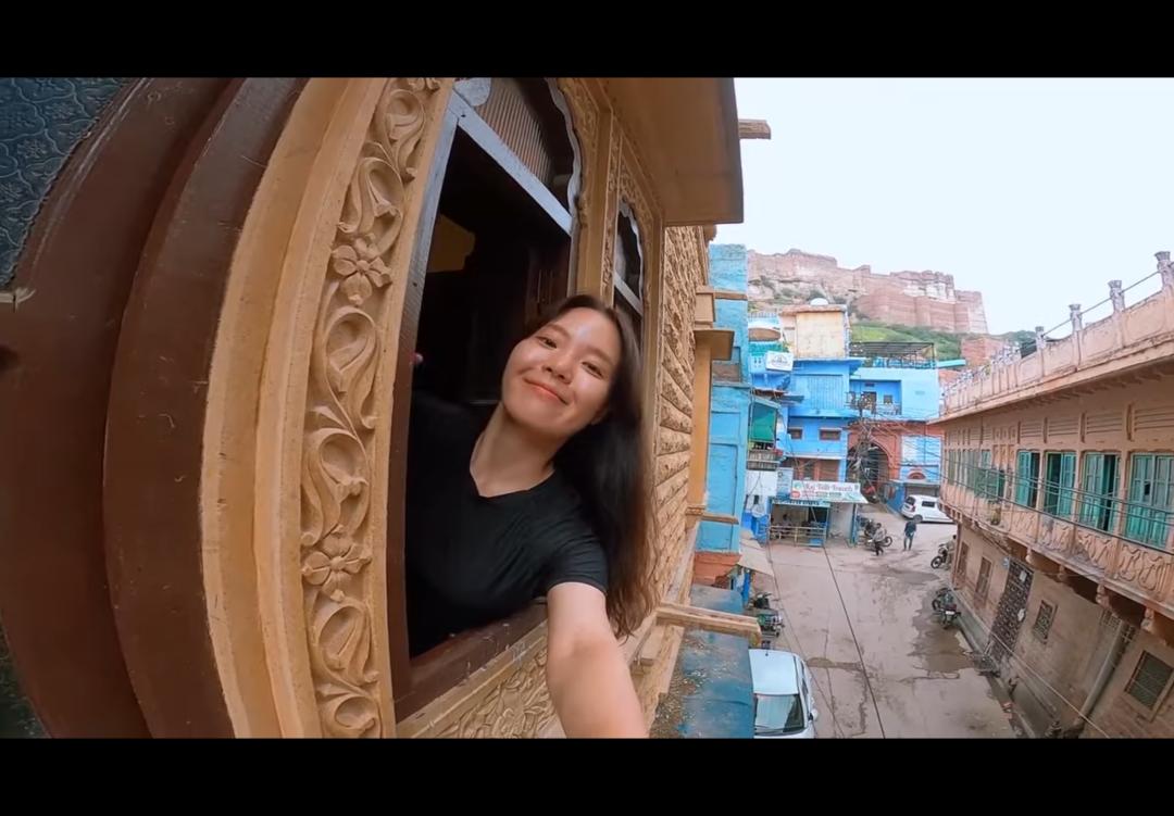 韩国女子单独在印度旅行，被男子跟踪性骚扰，掏生殖器还猥琐微笑