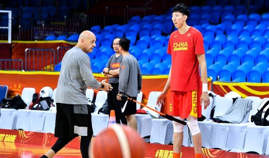 周琦四场集锦,中国男篮12人周琦