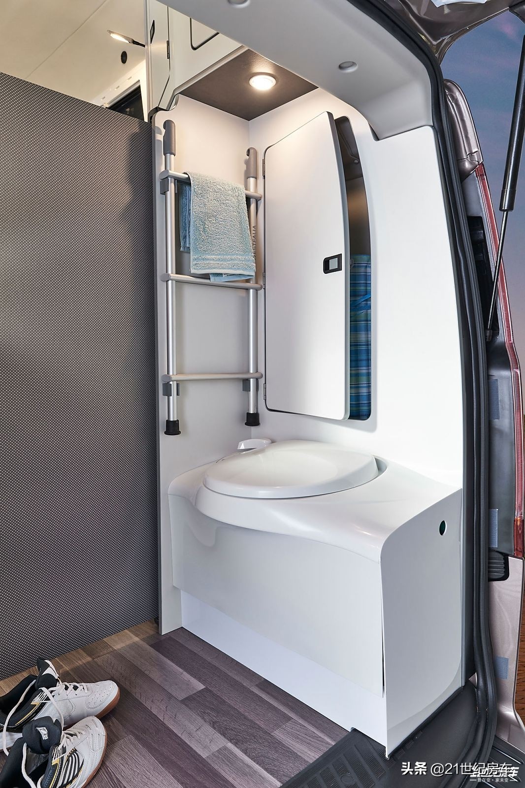 5座布局的福特低顶房车,2020款福特f550地球漫步者房车