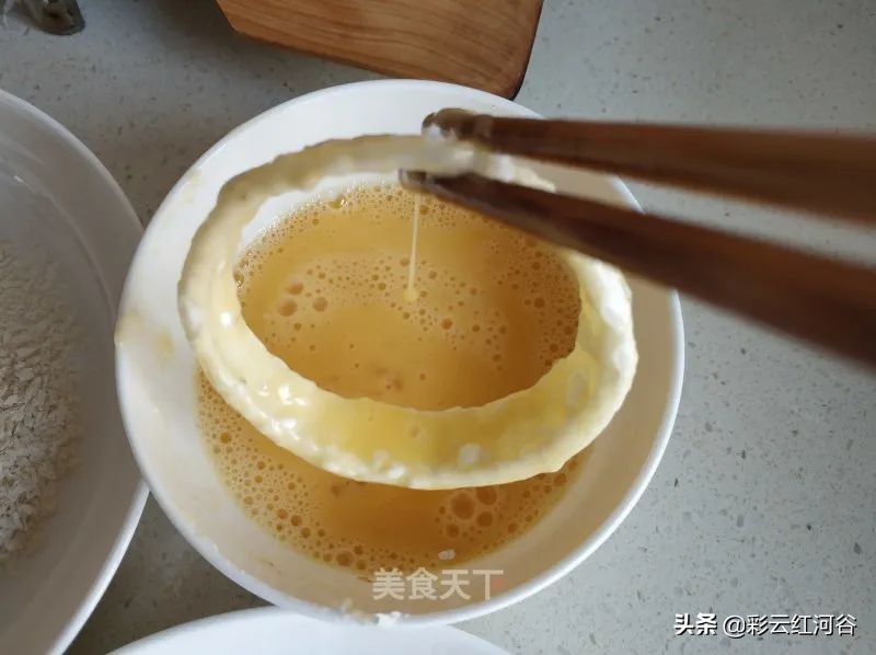 炸洋葱圈香酥脆脆的好吃,炸洋葱圈有什么功效