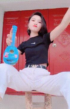 邻居口中的“米粉店表妹”：勤快腼腆美丽，小区男人心中的白月光