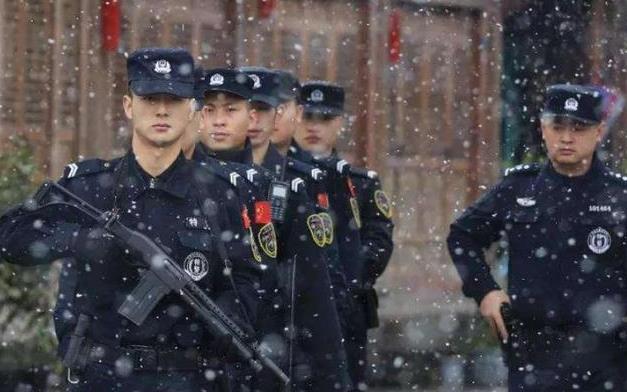 警察和军人谁官职大,警察和军人哪个正义