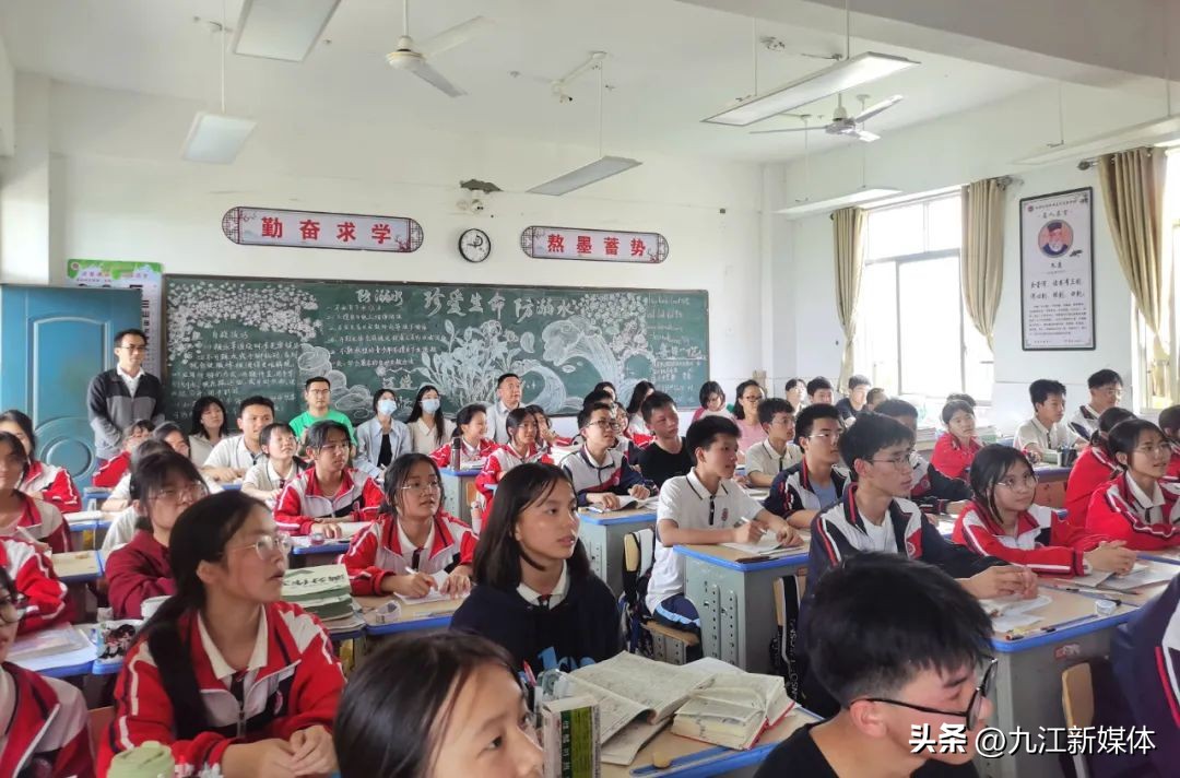 结对共建促交流教研互动共成长,城乡教育共同体结对帮扶促发展