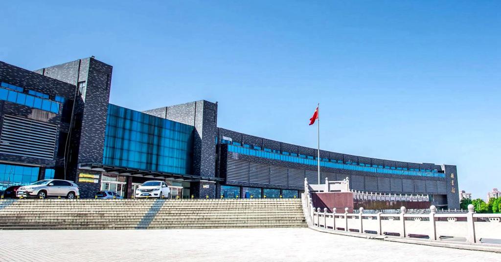 平顶山学院是民办,平顶山学院为什么叫平顶山学院