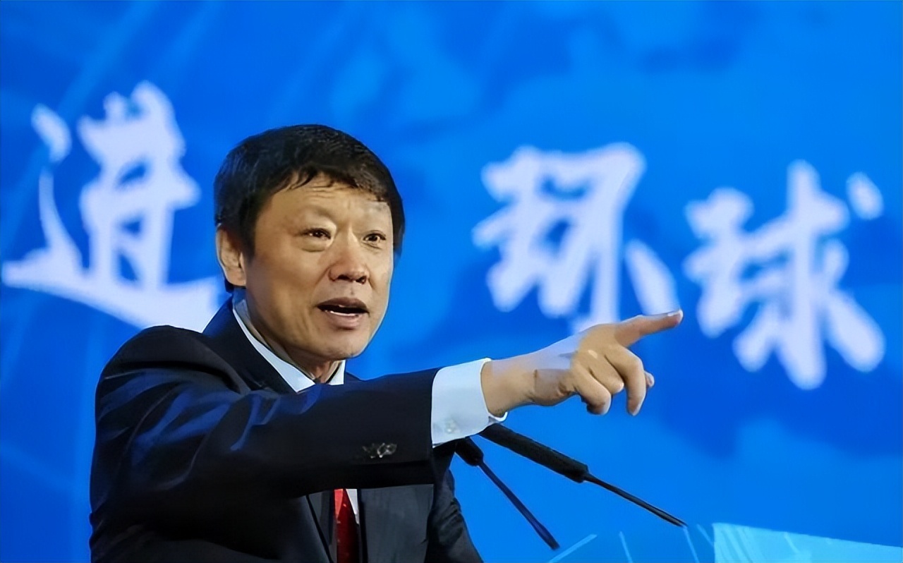 马未都评球迷冲场抱梅西,马未都评论拥抱梅西的球迷