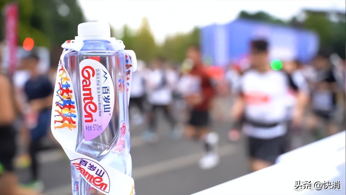 从一场球赛到“一口甘甜”,百岁山长期主义背后的民族情和民生味