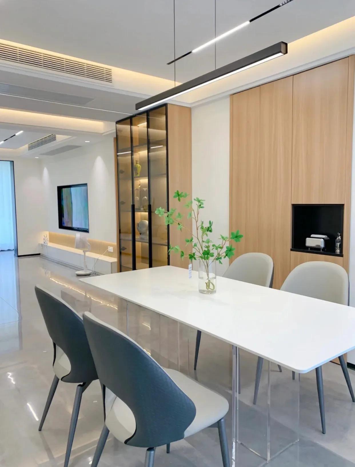 岩板餐桌跟天然石餐桌哪个好,七星石餐桌和岩板餐桌区别