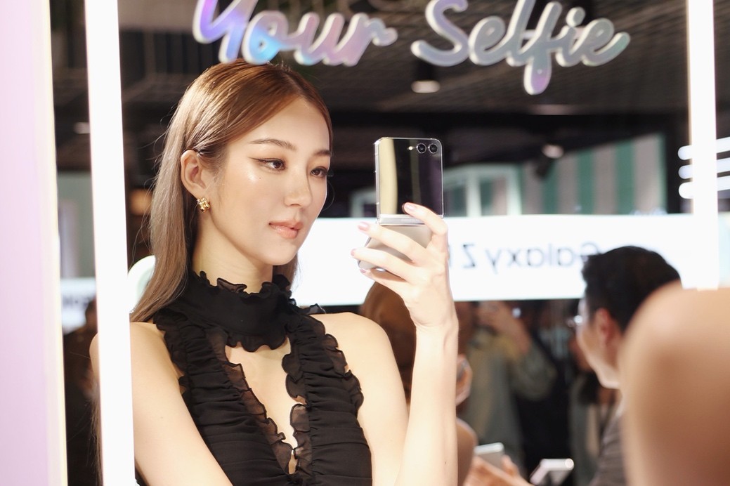 三星折叠手机高级功能手表,三星第三代折叠屏手机手表