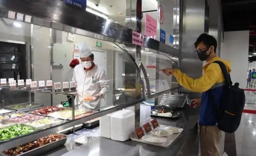 黑心食堂专坑学生,黑心学校做劣质食物给学生吃