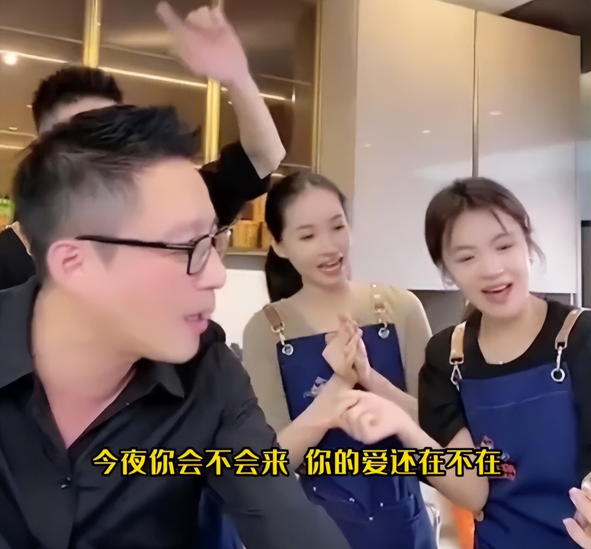 台媒曝汪小菲回台北大s,汪小菲直播间谈大s流泪