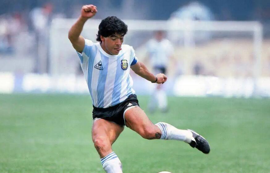 斯内德世界杯决赛两次直塞,跟斯内德同时期的荷兰前腰