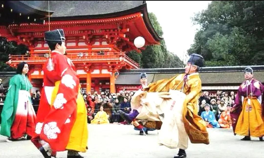 足球是中国哪个朝代发明的,古代的足球是怎么诞生的