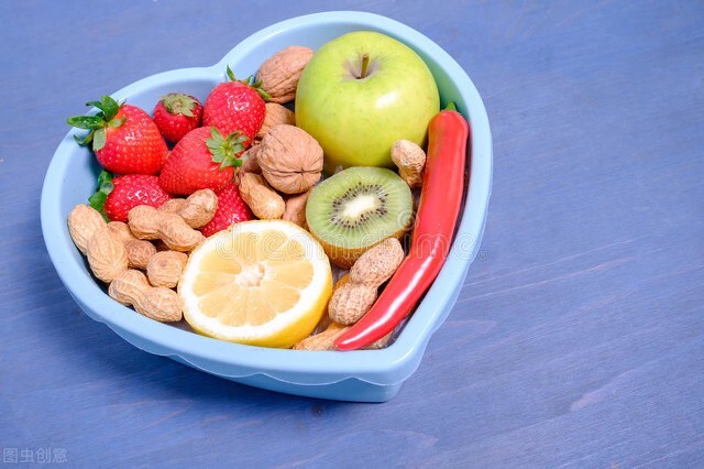 鸡蛋去除黑眼圈眼袋方法,黑眼圈怎么去除快速有效的方法