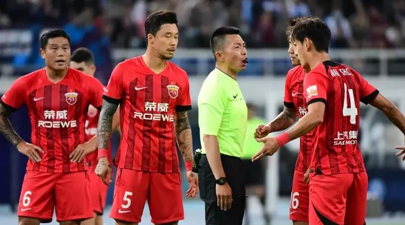 1-0！10打11，成都蓉城91分钟献绝杀！海港吞首败，武磊错失空门