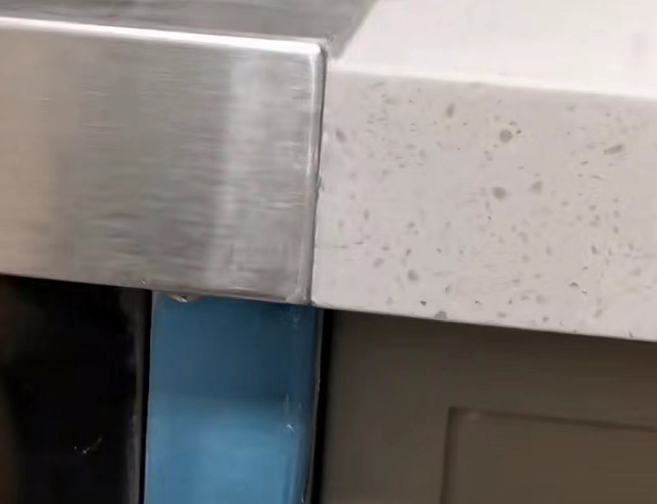 橱柜不做背板怎么处理,橱柜不做下沿注意事项