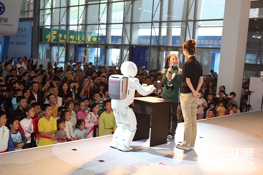 asimo机器人研发历史,asimo机器人技术