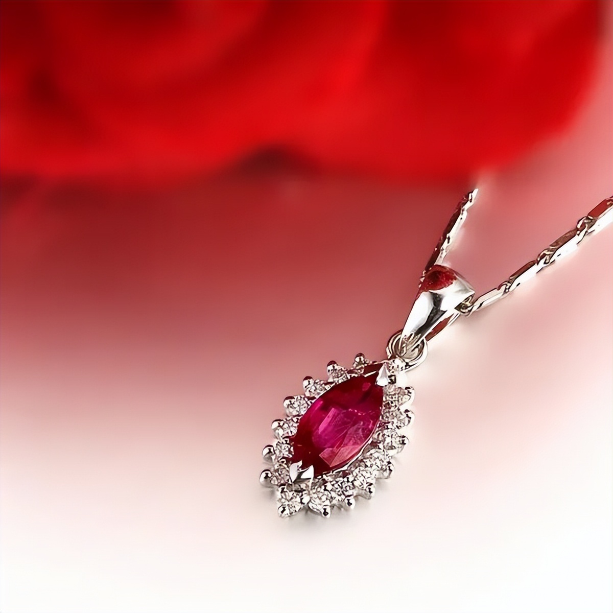 红宝石戒指的寓意和象征,红宝石戒指的寓意是什么