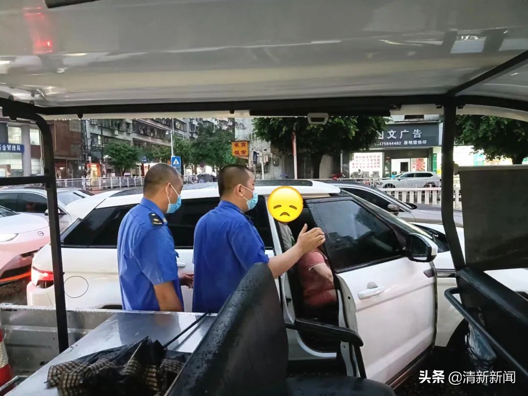 凌晨下暴雨刮风大货车被掀翻,下暴雨交通事故