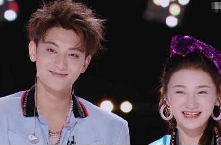 黄子韬徐艺洋出门开什么车,黄子韬带徐艺洋出席活动