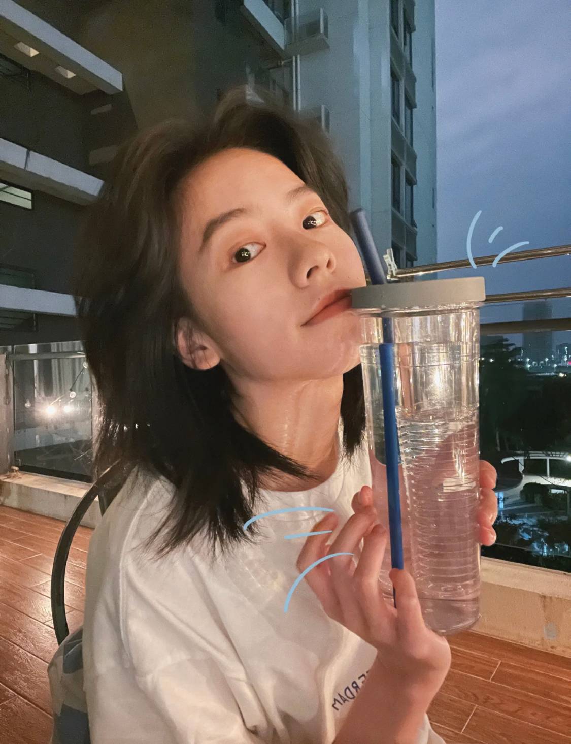 日常不化妆提气色,想要化妆不卡粉的秘诀