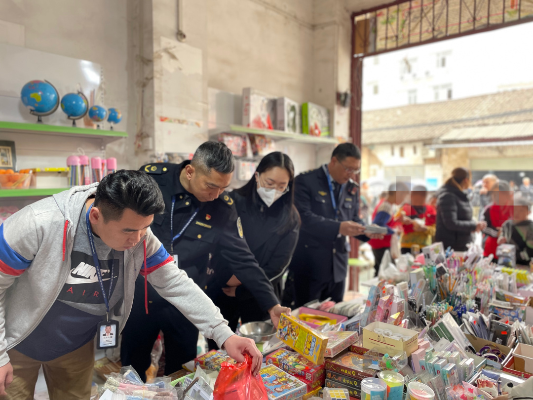 检查学校门口小卖部五毛钱零食,学校小卖部失窃