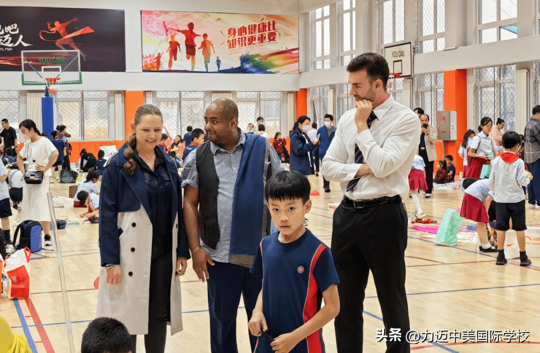 小学生爱心义卖暖人心,以爱为名的义卖