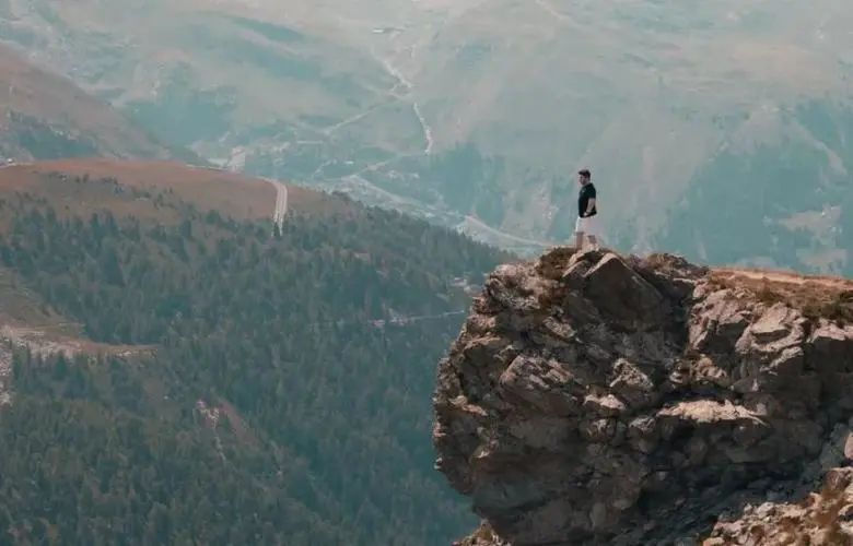 管理学定律25：《飞轮效应》让企业“飞轮”越转越快