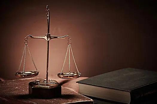 吃屎犯法?两男子打赌吃屎!一人因吃的不是新鲜的致死!被判15年