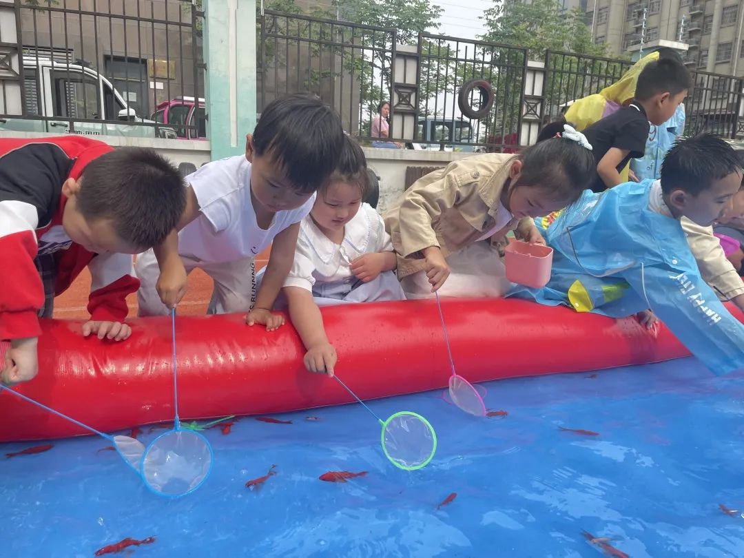 倾听儿童相伴成长六一节视频,六一儿童游玩活动