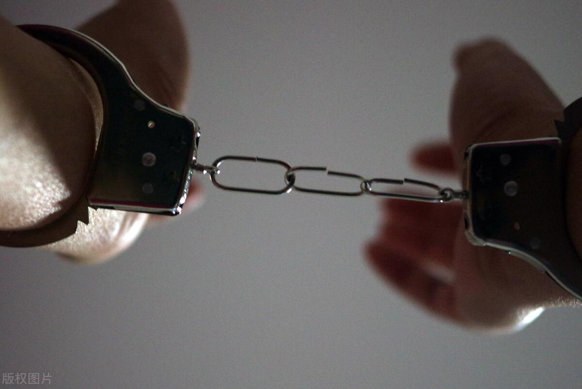 以借为名不还公款是否构成贪污罪,以权谋私构成贪污罪吗