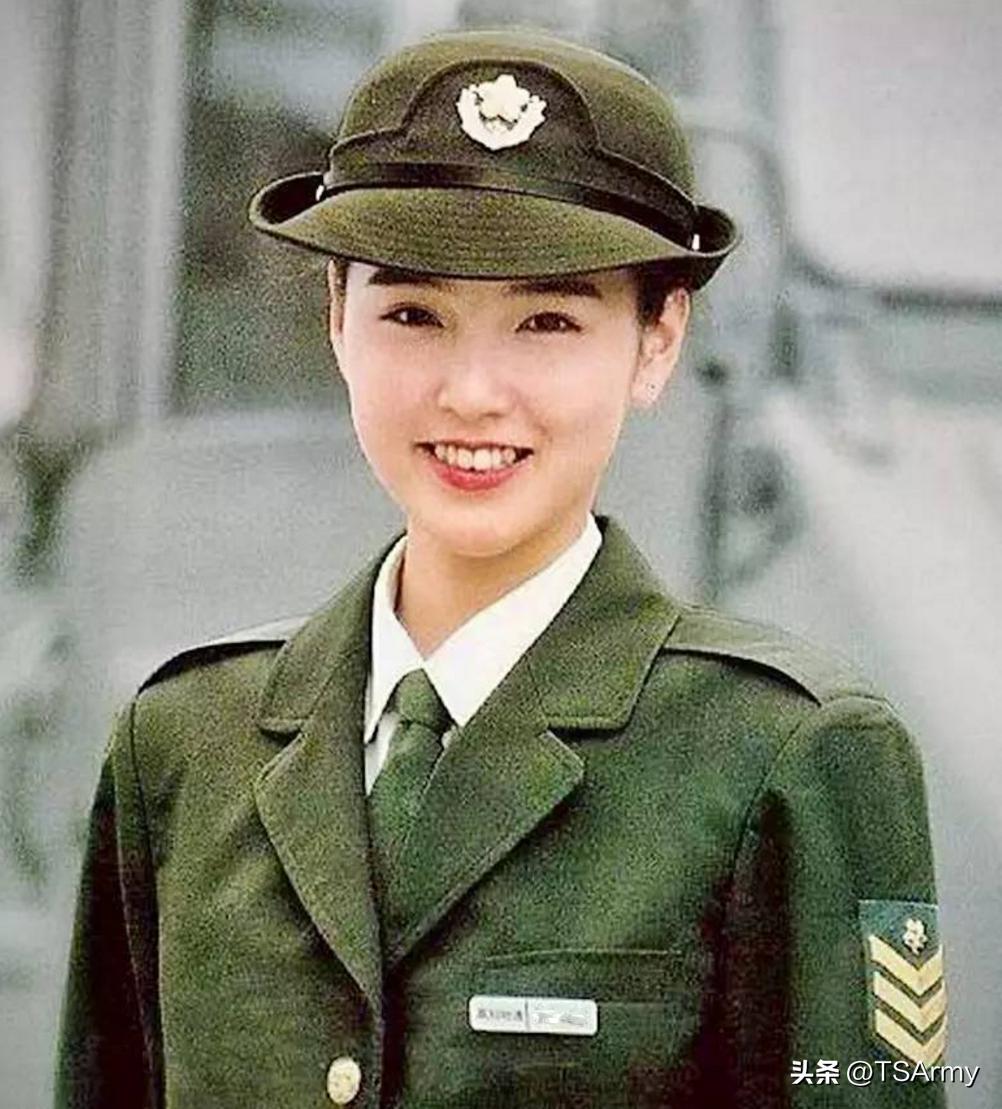 十个国家穿常服最美的女军人