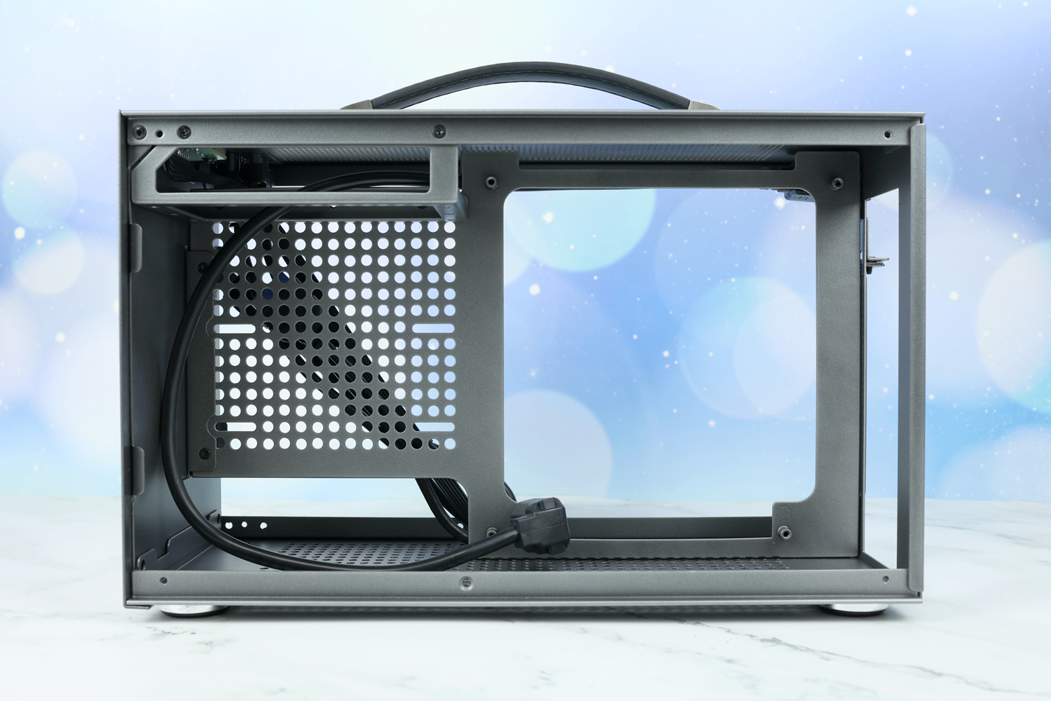 itx蜂鸟i100,装一台方便携带的主机