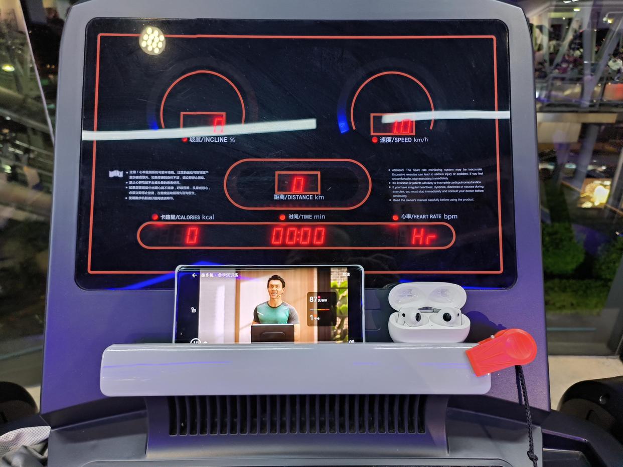 减肥的话去健身房要用到哪些器材,健身房减肥小白需要准备什么装备