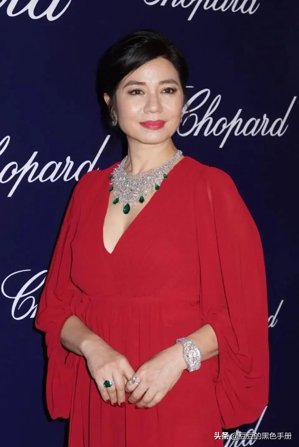 人到中年仍然风韵犹存的两位女星,人老珠黄的18位女星