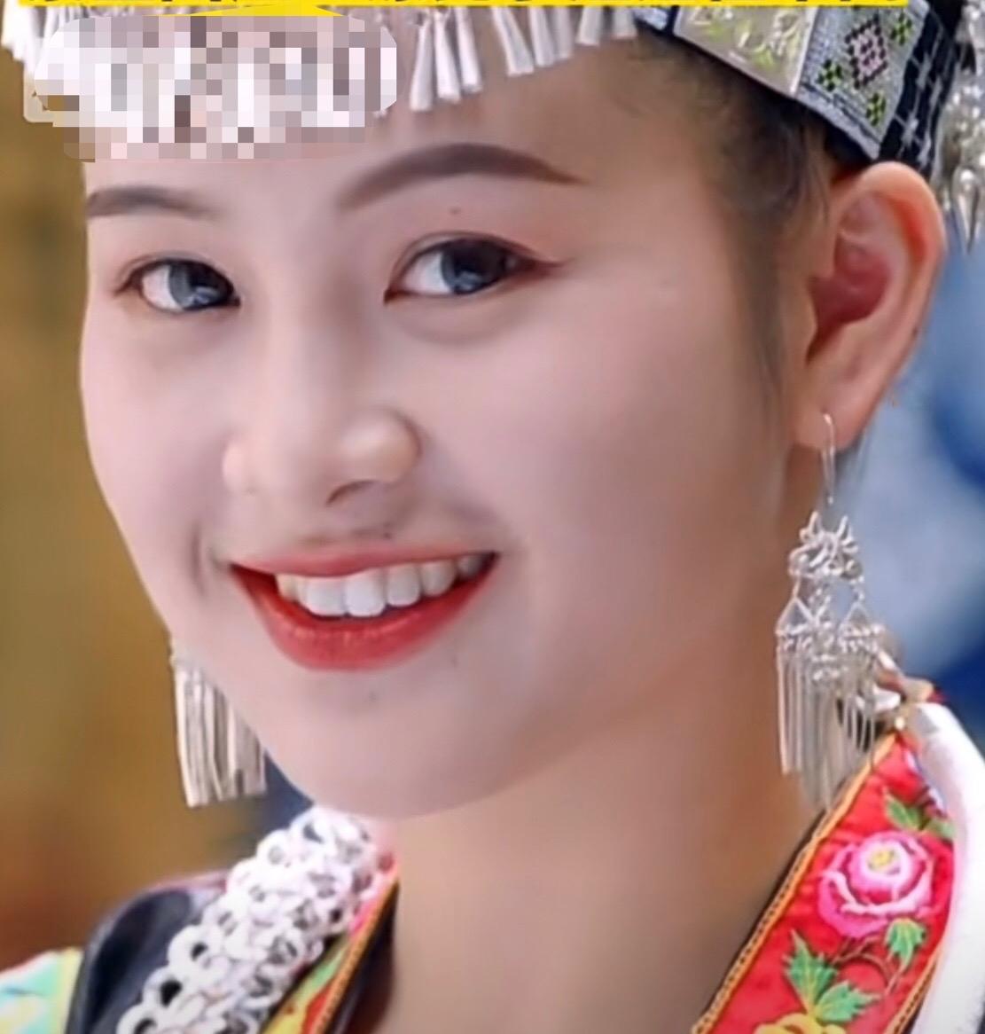 贵州西江千户苗寨最新视频,西江千户苗寨的大妈