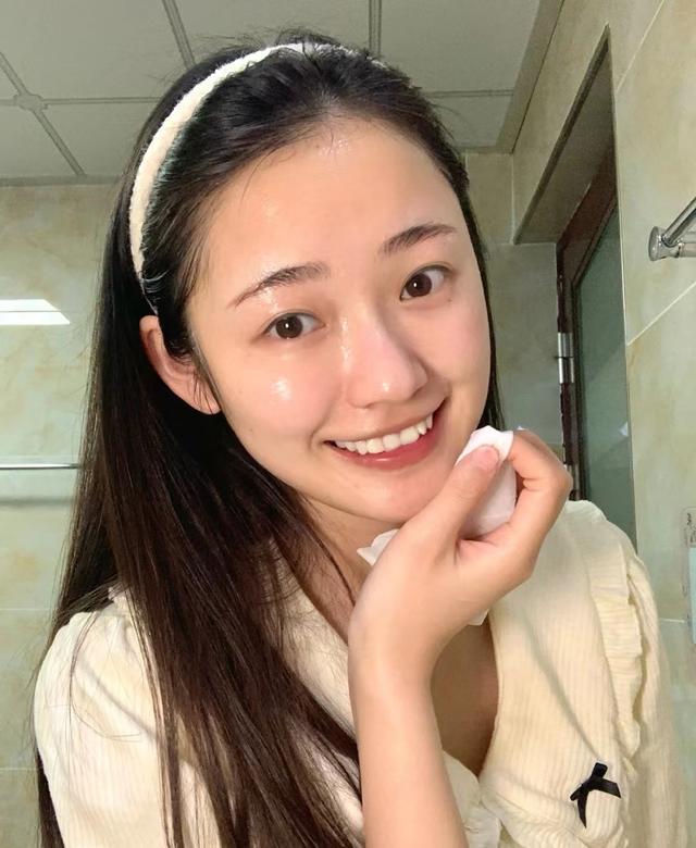 兰蔻持妆粉底液适合干皮还是油皮,干皮怎么擦粉底液持久不卡粉