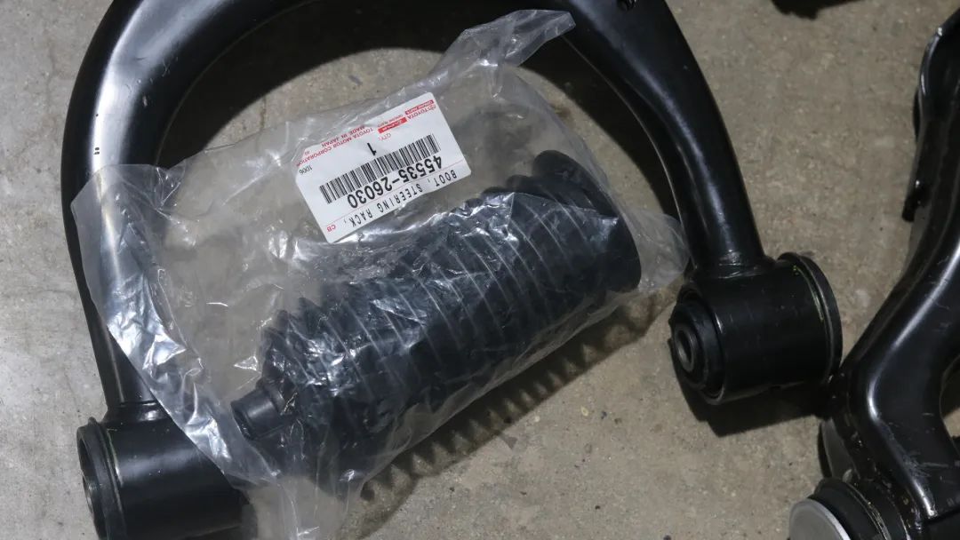 2003年的丰田老霸道，33万公里“车况残旧”，翻新复活变新车