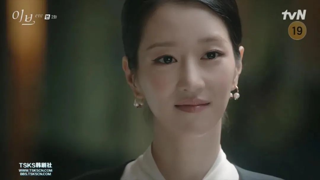 笑话，内娱什么时候敢捧她？