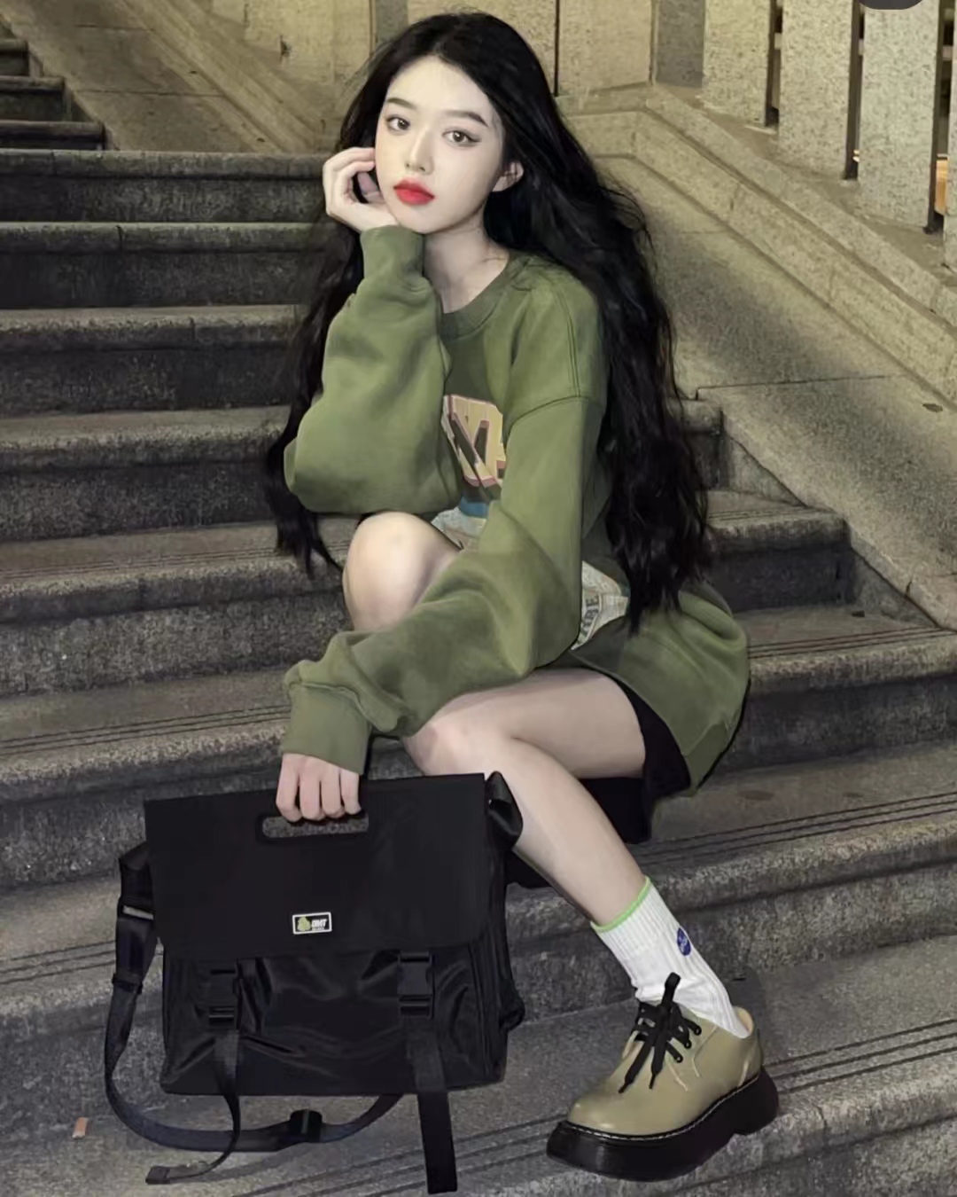 绿色配什么颜色最搭配比较高级,绿色和什么颜色搭配高级感