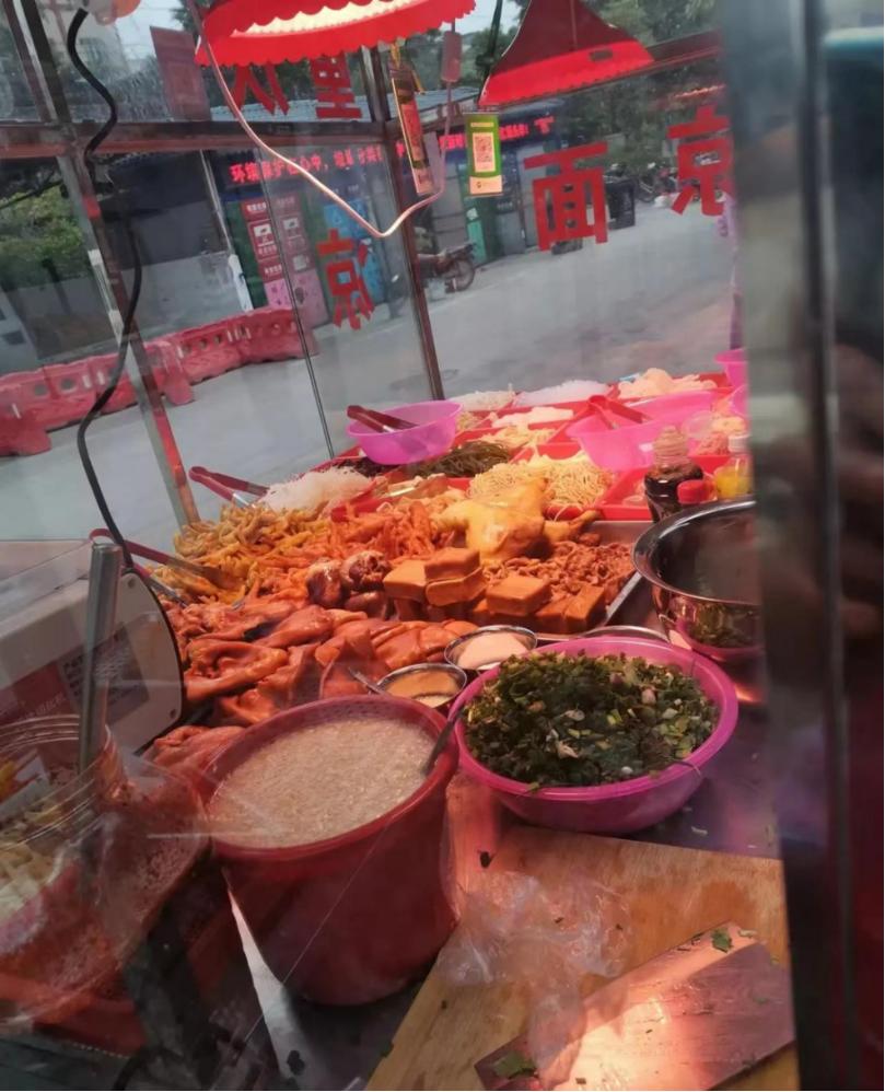 我，90后重庆人，初中辍学当厂妹，结婚没彩礼，现靠摆摊买房买车