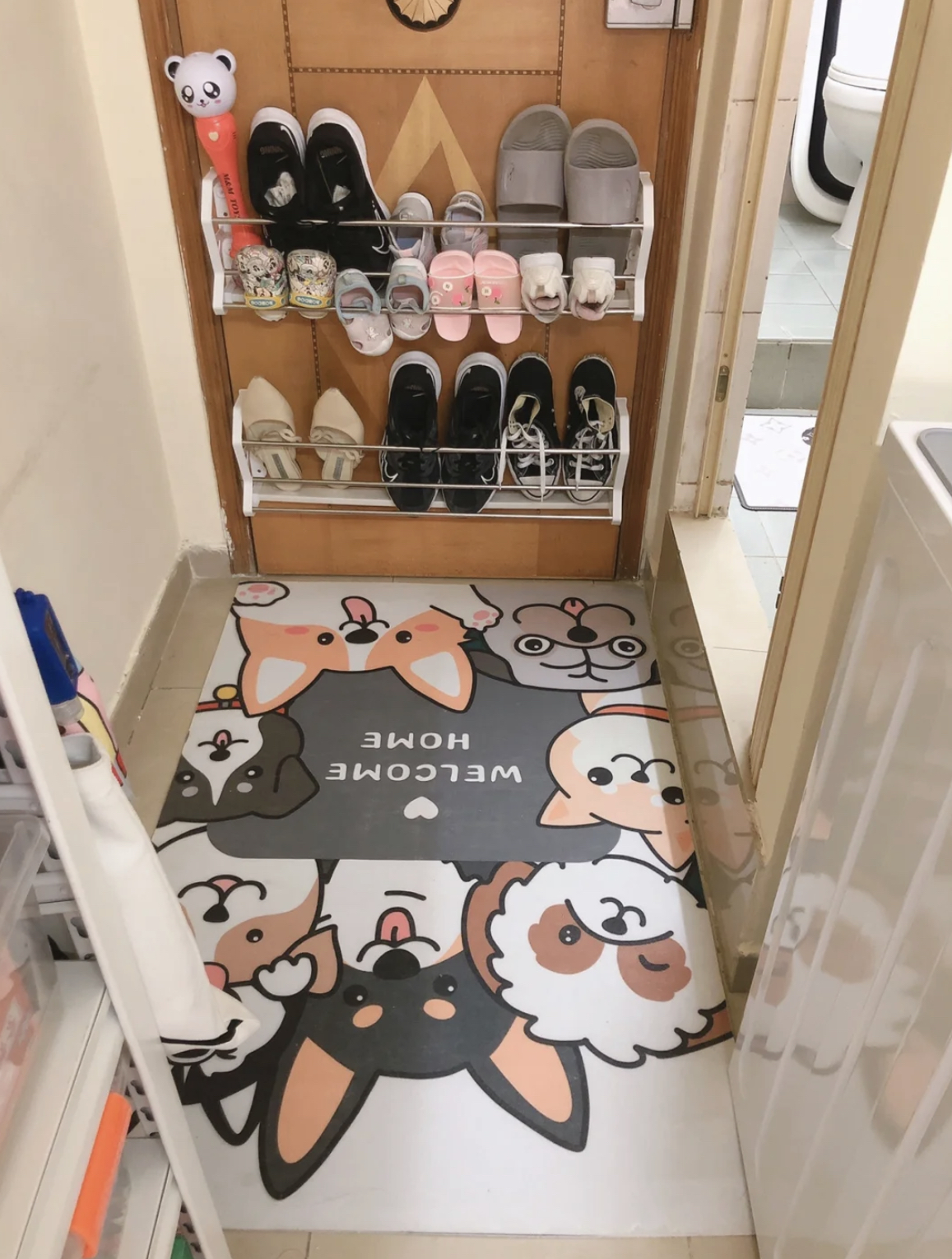 香港一家三口的真实生活,香港一家人挤在5平方的劏房生活