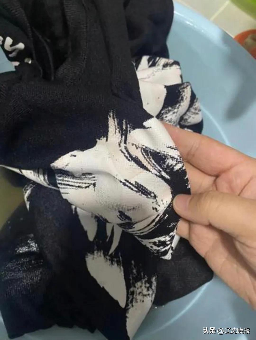 「辽沈帮帮帮」899买的名牌卫衣手洗掉色后胶印被染，厂家回应…