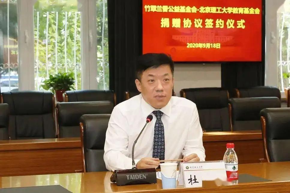 内蒙首富杜江涛，白手起家创造商业帝国，如今身价300亿