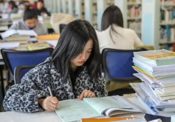 专科就业前景好最吃香的专业,研究生就业十大吃香专业