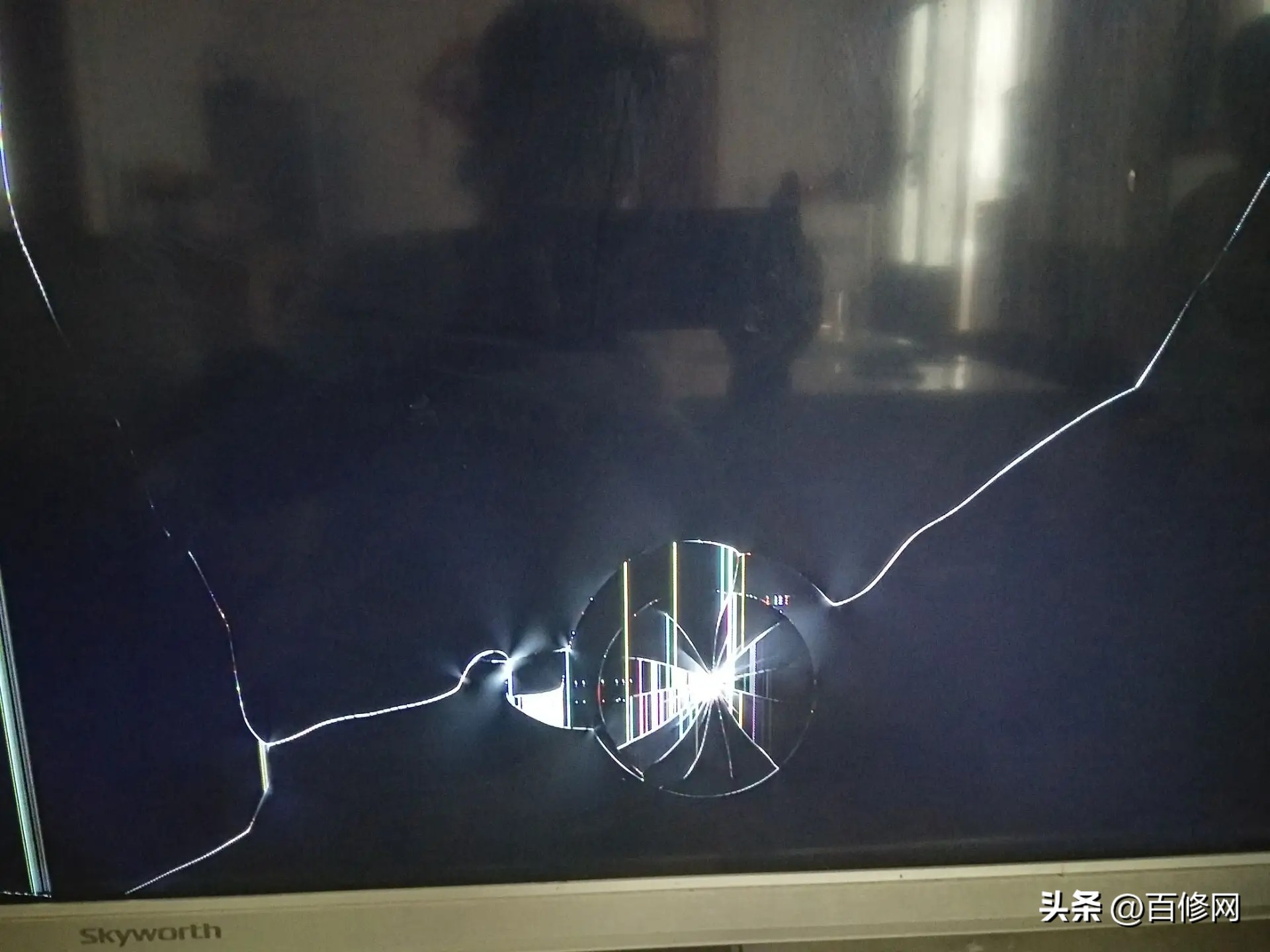 55寸液晶电视屏幕碎了补救办法,43寸电视屏幕碎了换一下要多少钱