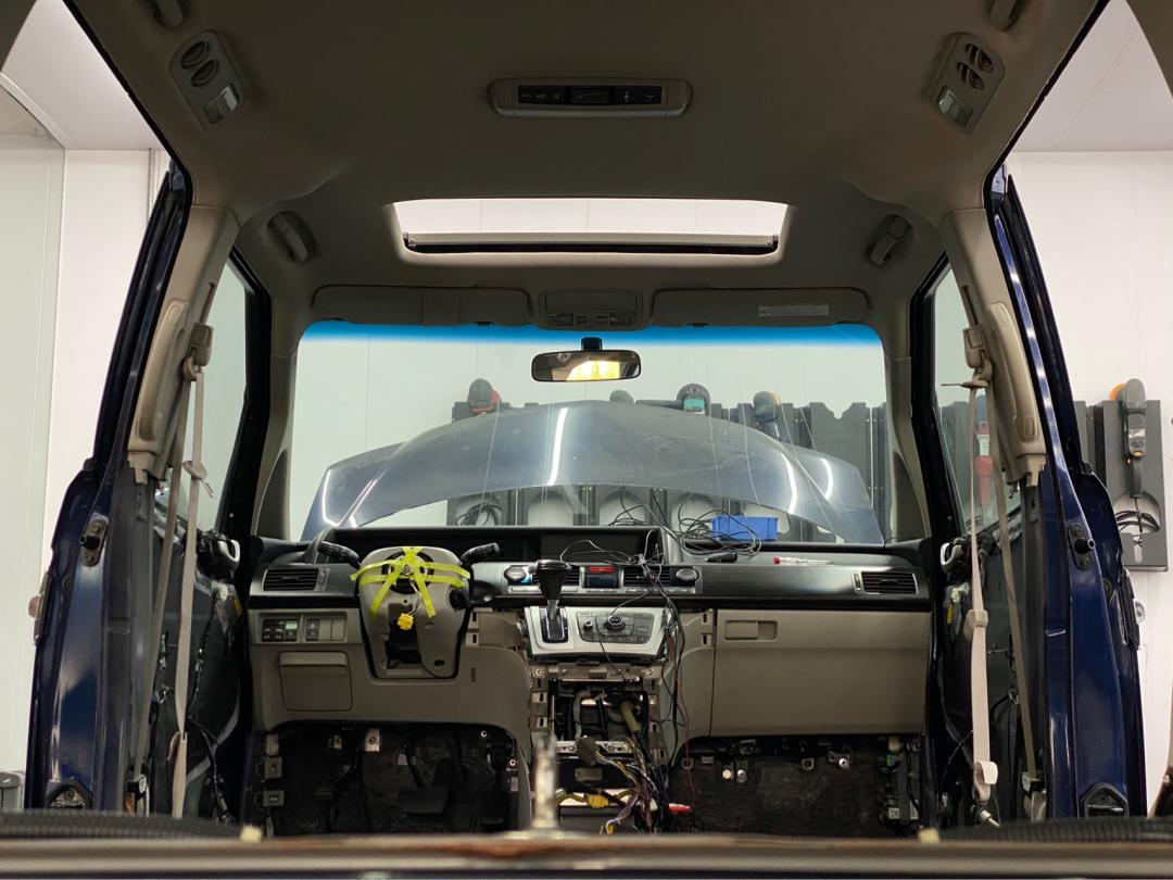 老款艾力绅二手车修复,老车翻新艾力绅