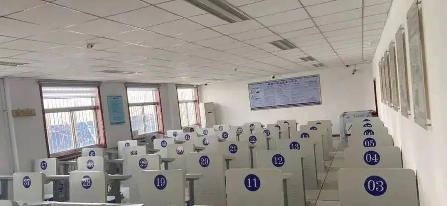 辽宁一男生被驾校女教练猥亵，*体下**受伤后说：那个女人像疯狗