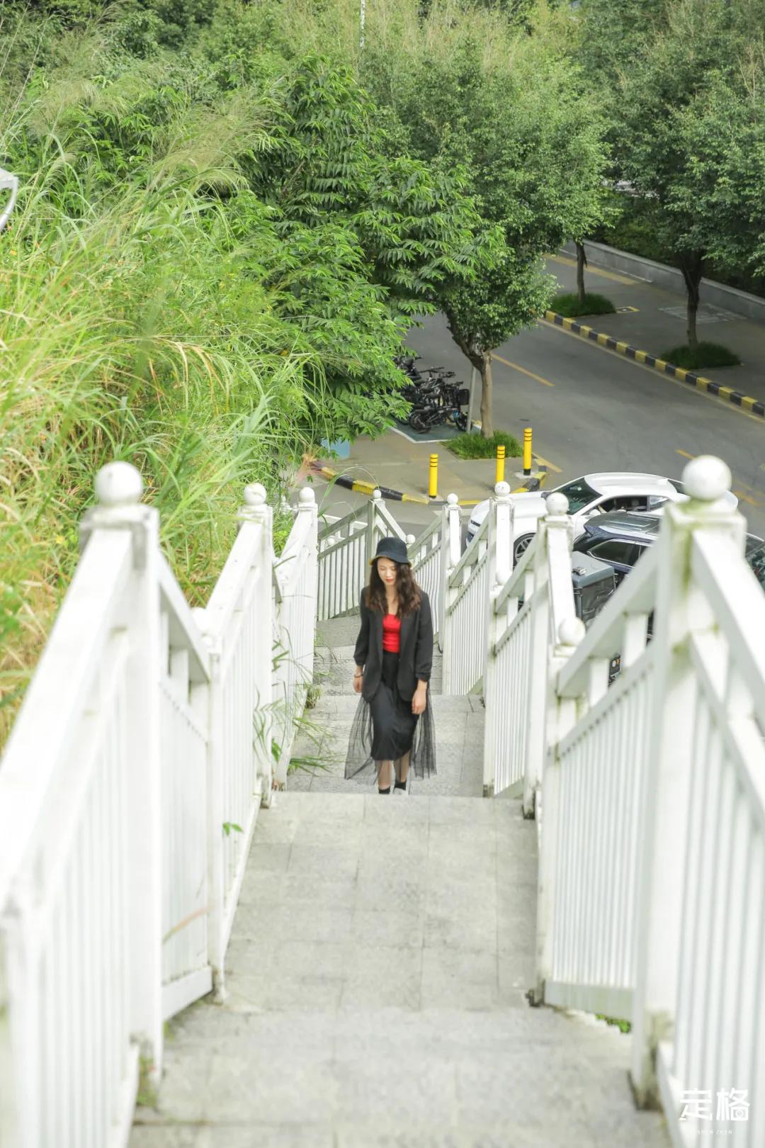 深圳百米长「纯白登山梯」，打卡绝了