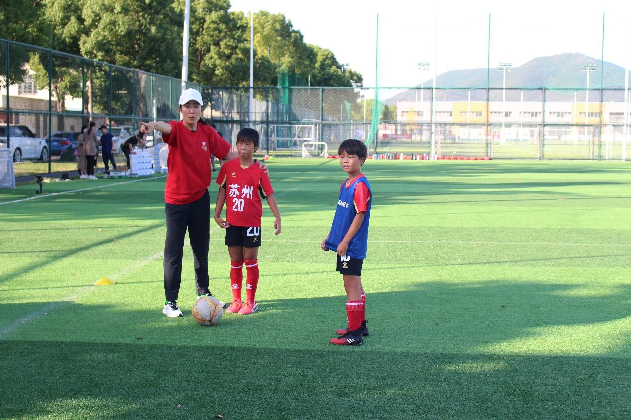 太湖边小玫瑰绽放中青赛公益行浦玮走进苏州香山实验小学